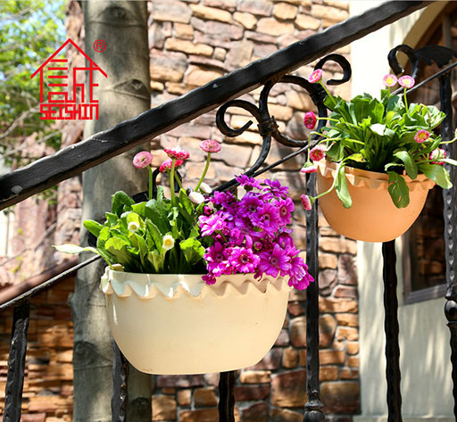 Outdoor garden plastic wall hanging planter pots